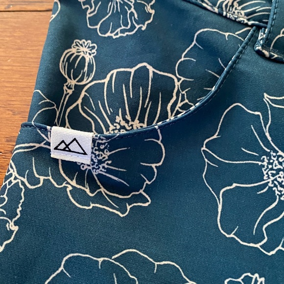 Wild Rye dark green/teal women’s shorts- size 10 - Picture 4 of 9